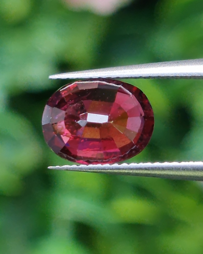 พลอย โรโดไลต์ กาเน็ท Rhodolite Garnet 2.31 กะรัต Cts.พลอยแท้ อัญมณีมงคลประจําวันเกิด เครื่องประดับพลอย