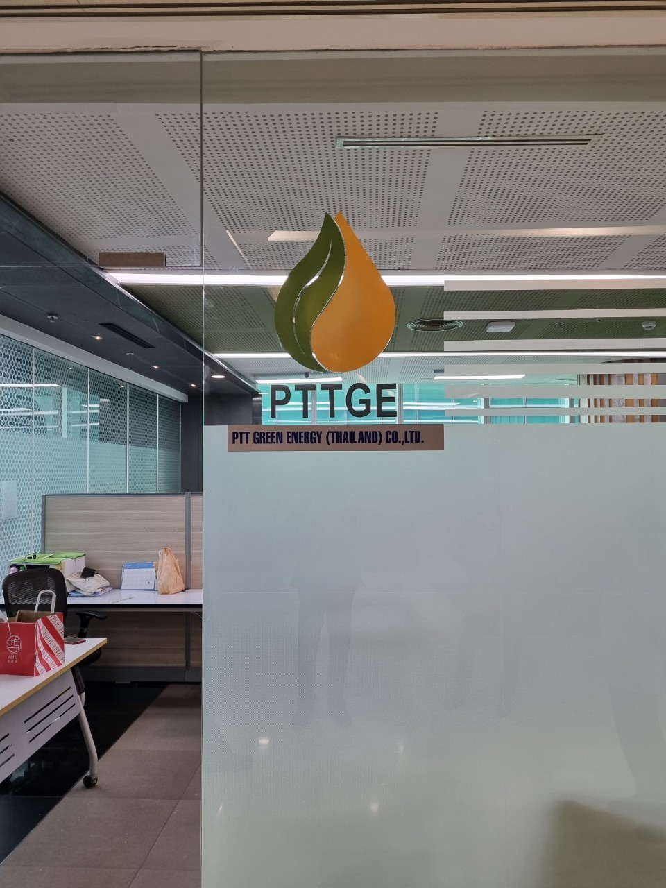 ป้ายอักษรอะคริลิค PTTGE