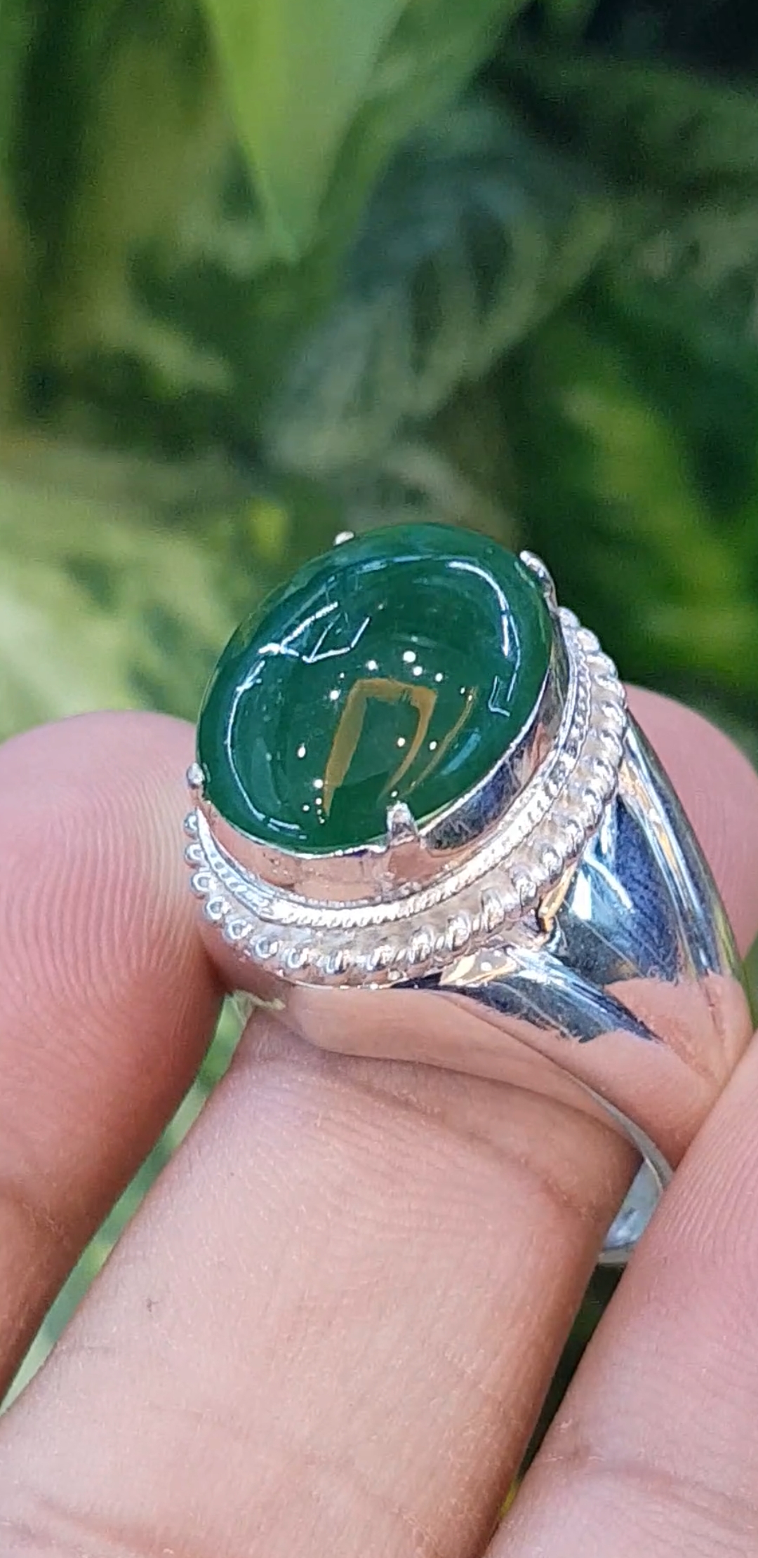 หยก พม่า แท้ Jade แหวนหยก 翡翠戒指 (Jadeite ring) 9.21 กะรัต (Cts.) Size 61 ดิบ ไม่ผ่านการปรับปรุง (Type A) พม่า (Myanmar)