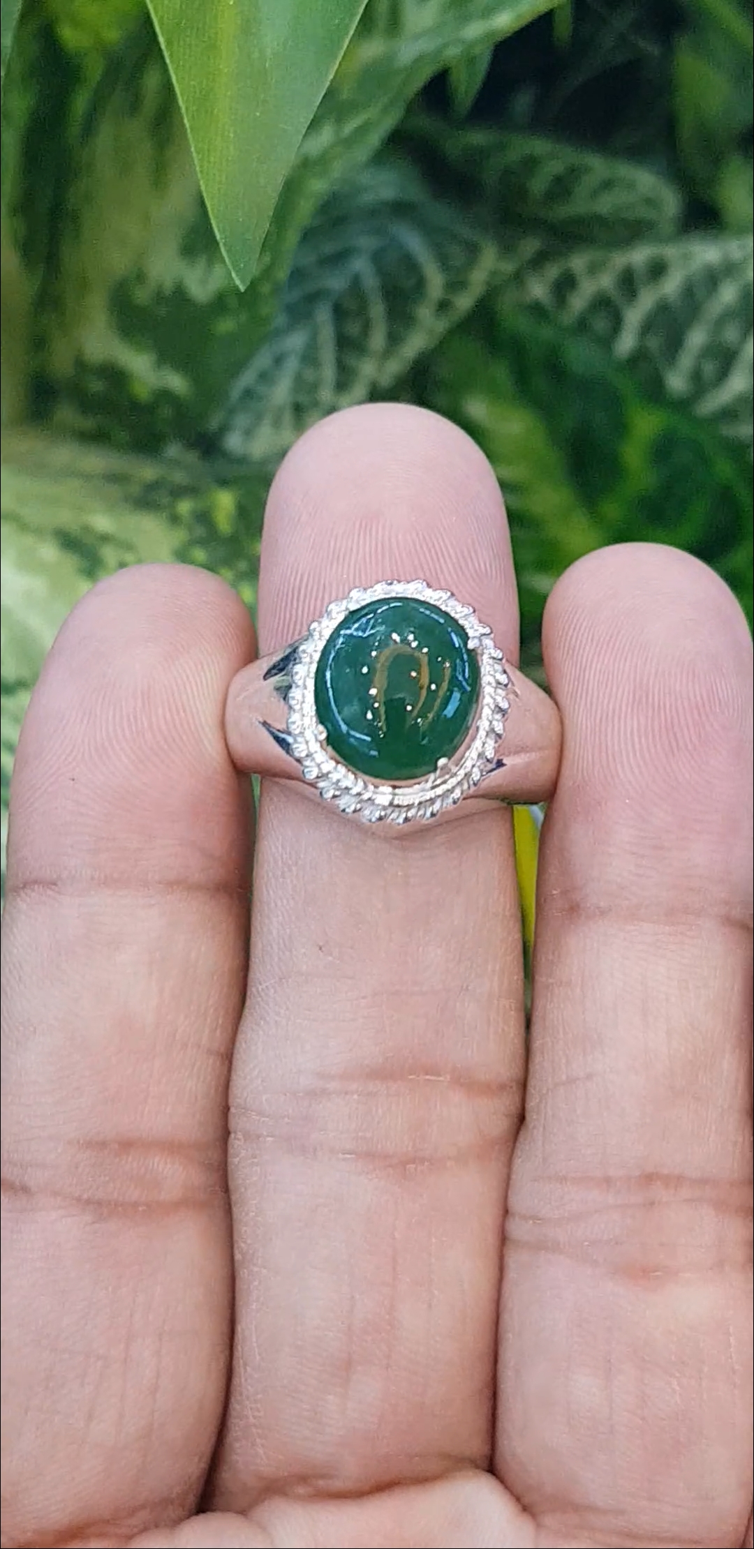 หยก พม่า แท้ Jade แหวนหยก 翡翠戒指 (Jadeite ring) 3.42 กะรัต (Cts.) (Size) 61 ดิบ ไม่ผ่านการปรับปรุง (Type A) พม่า (Myanmar)