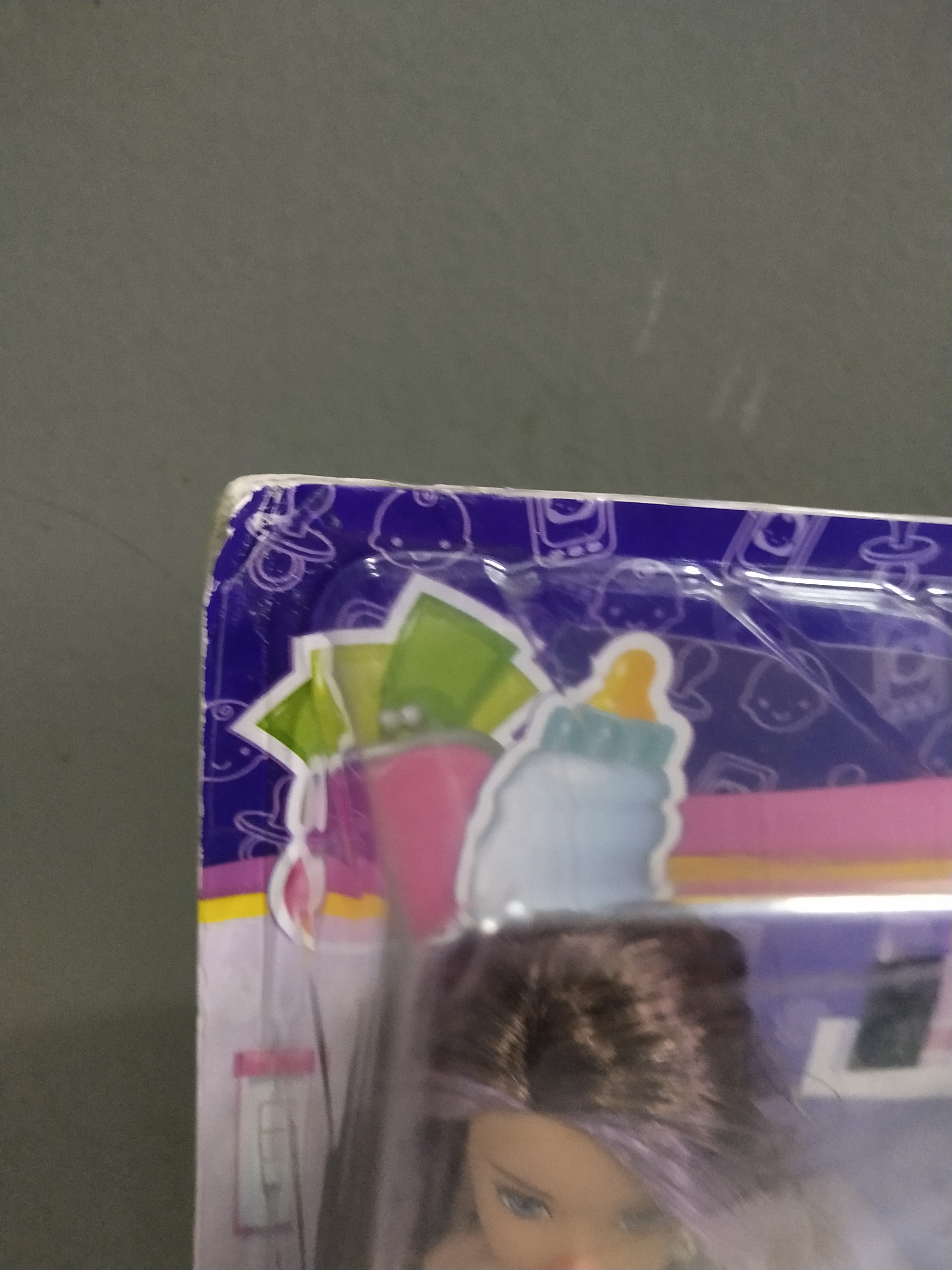 มีหลายภาพ ตุ๊กตาบาร์บี้พี่เลี้ยงเด็ก Barbie Skipper Babysitters Inc. Feeding and Bath-time Playset, featuring Skipper and a small toddler doll """มุมกล่องมีตำหนิ