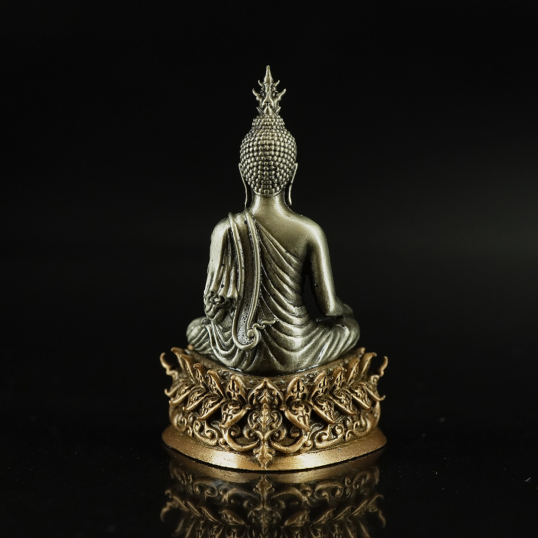 พระกริ่งพุทธมีสุขยกฐานะ เนื้อเรดบรอนซ์รมซาติน องค์ไวท์บรอนซ์รมซาติน