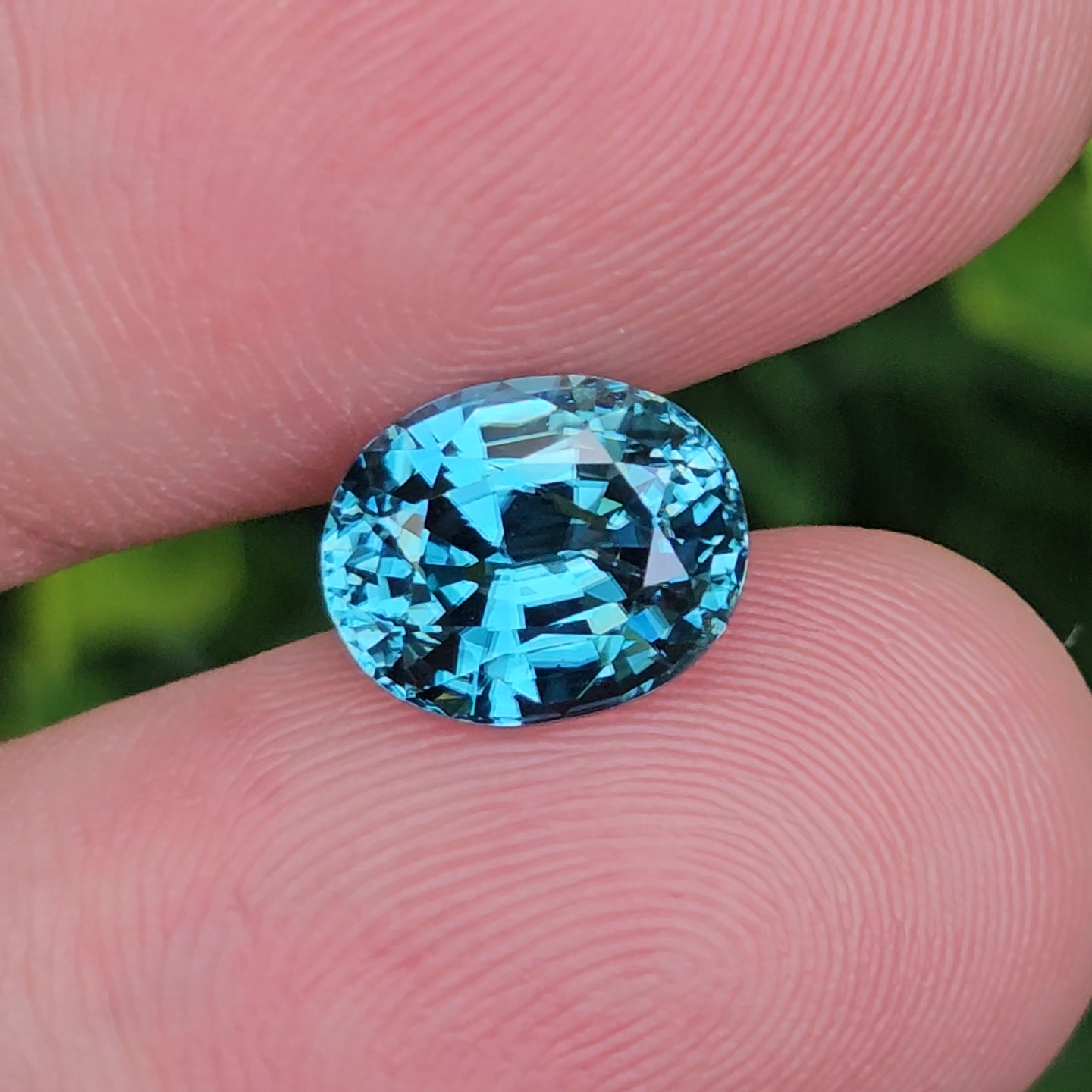 พลอย เพทาย (Zircon) 4.65 กะรัต (Cts.) พลอยแท้ อัญมณีมงคลประจําวันเกิด เครื่องประดับพลอย