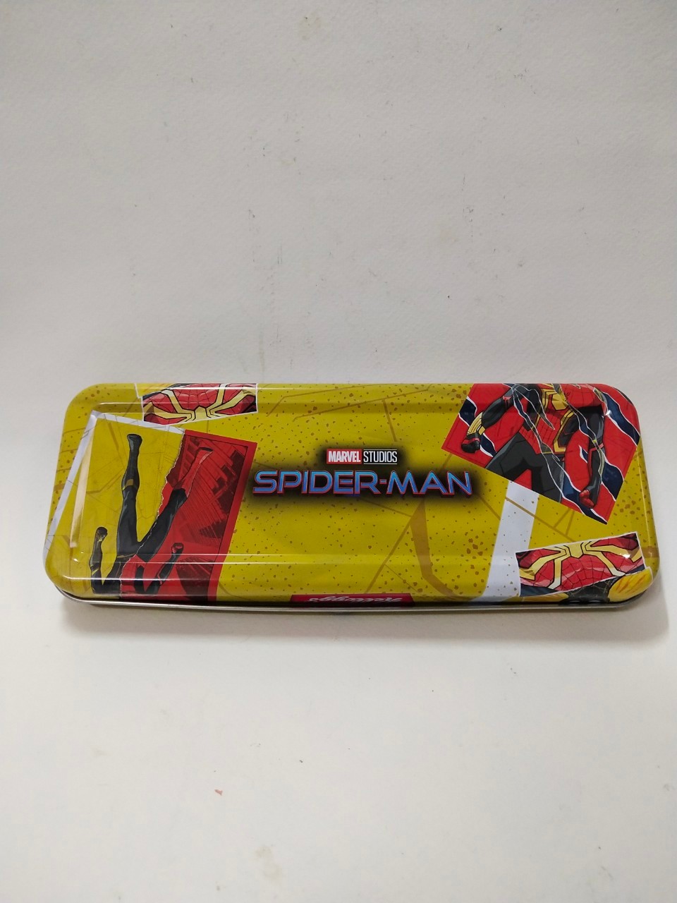 กล่องสังกะสี สไปเดอร์แมน งานพรีเมี่ยม จาก เคลลอกซ์ มือสองสภาพดีมีรอยบ้าง