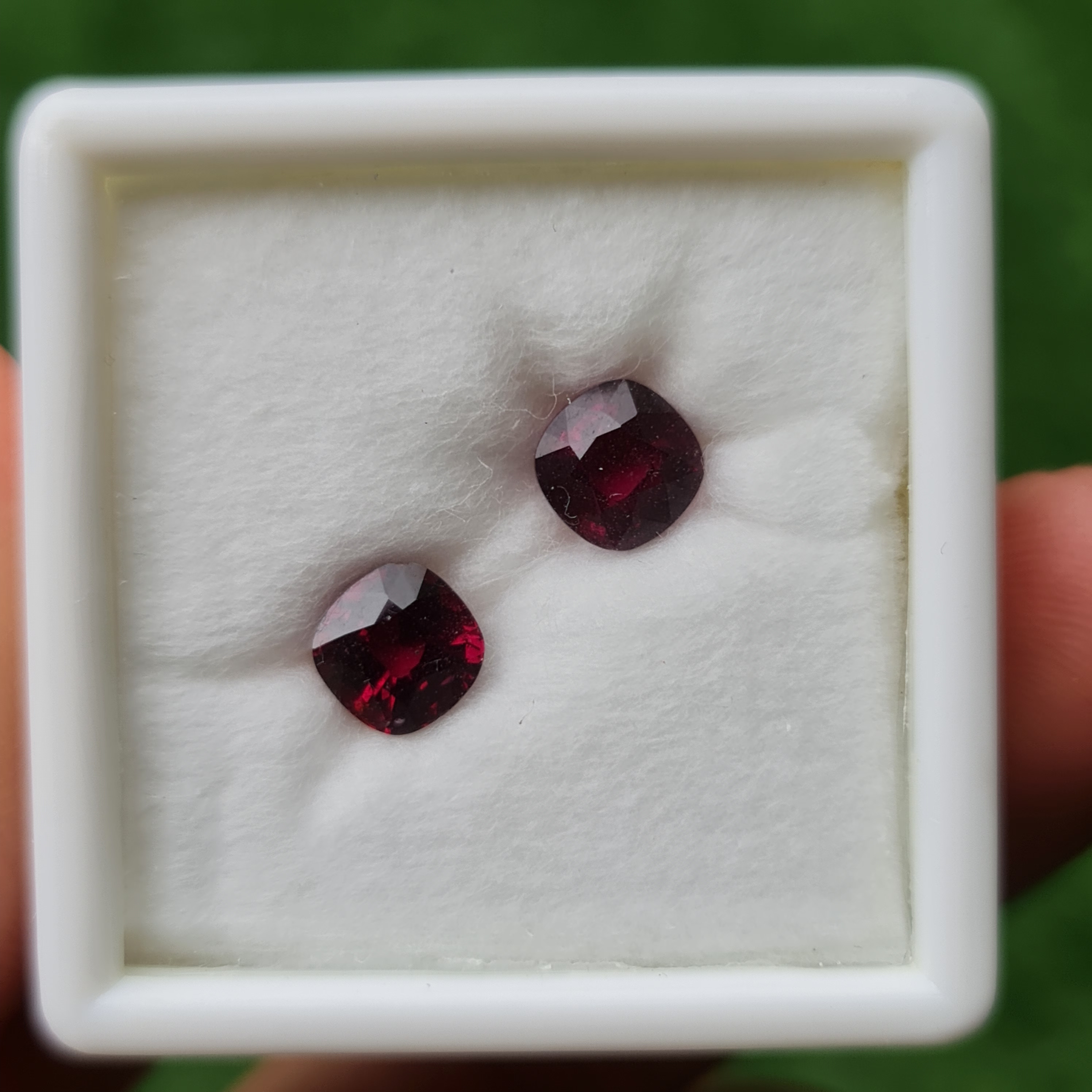 พลอย โรโดไลต์ การ์เน็ท Rhodolite Garnet 3.85 กะรัต (Cts.) พลอยแท้ อัญมณีมงคลประจําวันเกิด เครื่องประดับพลอย
