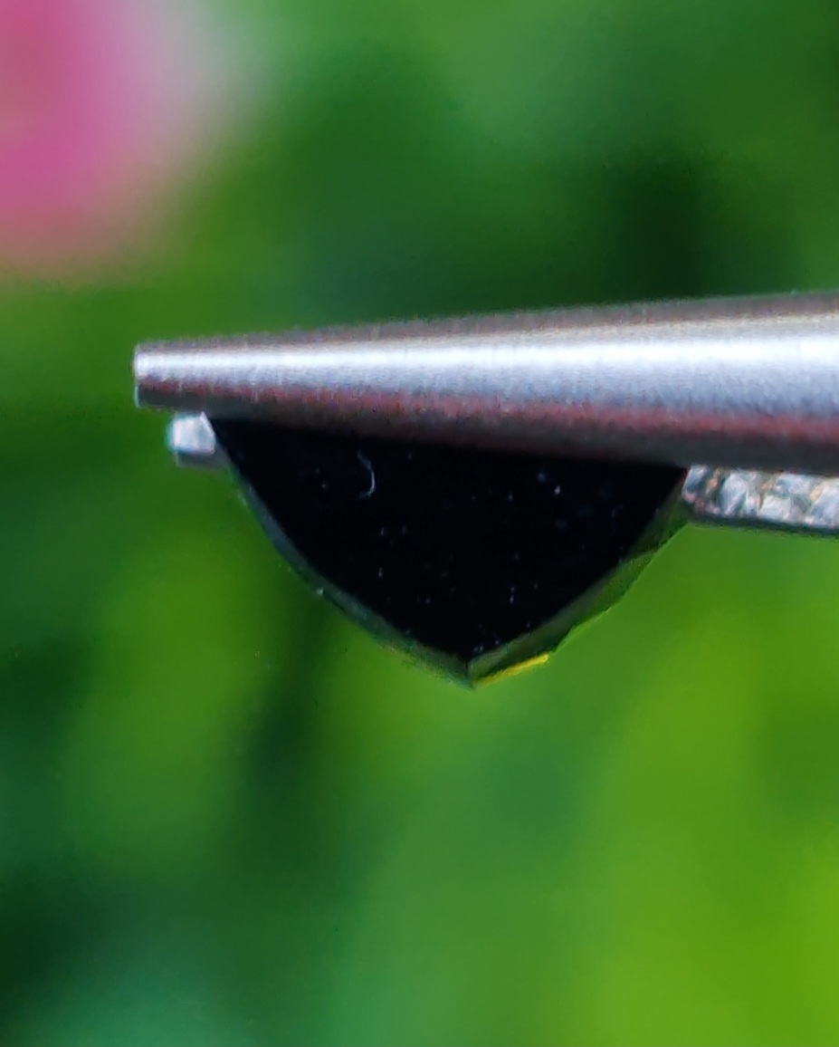 พลอย กรีน ทัวร์มารีน (Green Tourmaline) 0.98 กะรัต (Cts.) อัญมณีมงคลประจําวันเกิด เครื่องประดับพลอย