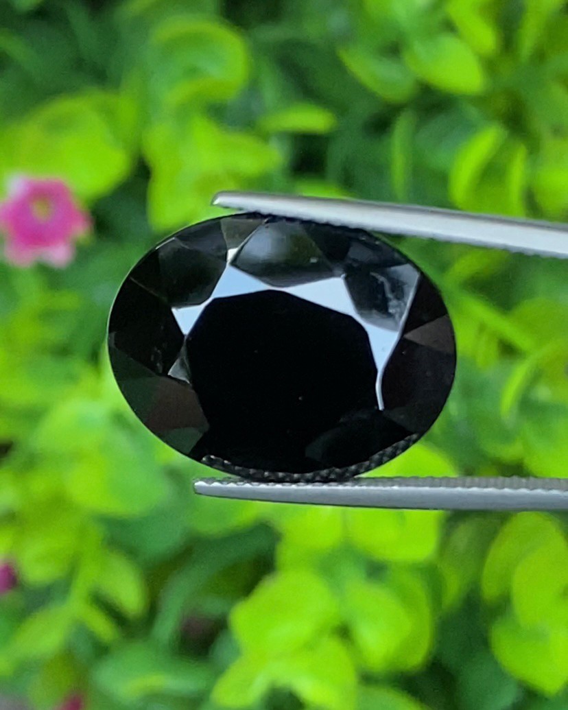 พลอย นิล แบล็ค สปิเนล (Black Spinel) 18.90 กะรัต (Cts.) พลอยแท้ อัญมณีมงคลประจําวันเกิด เครื่องประดับพลอย