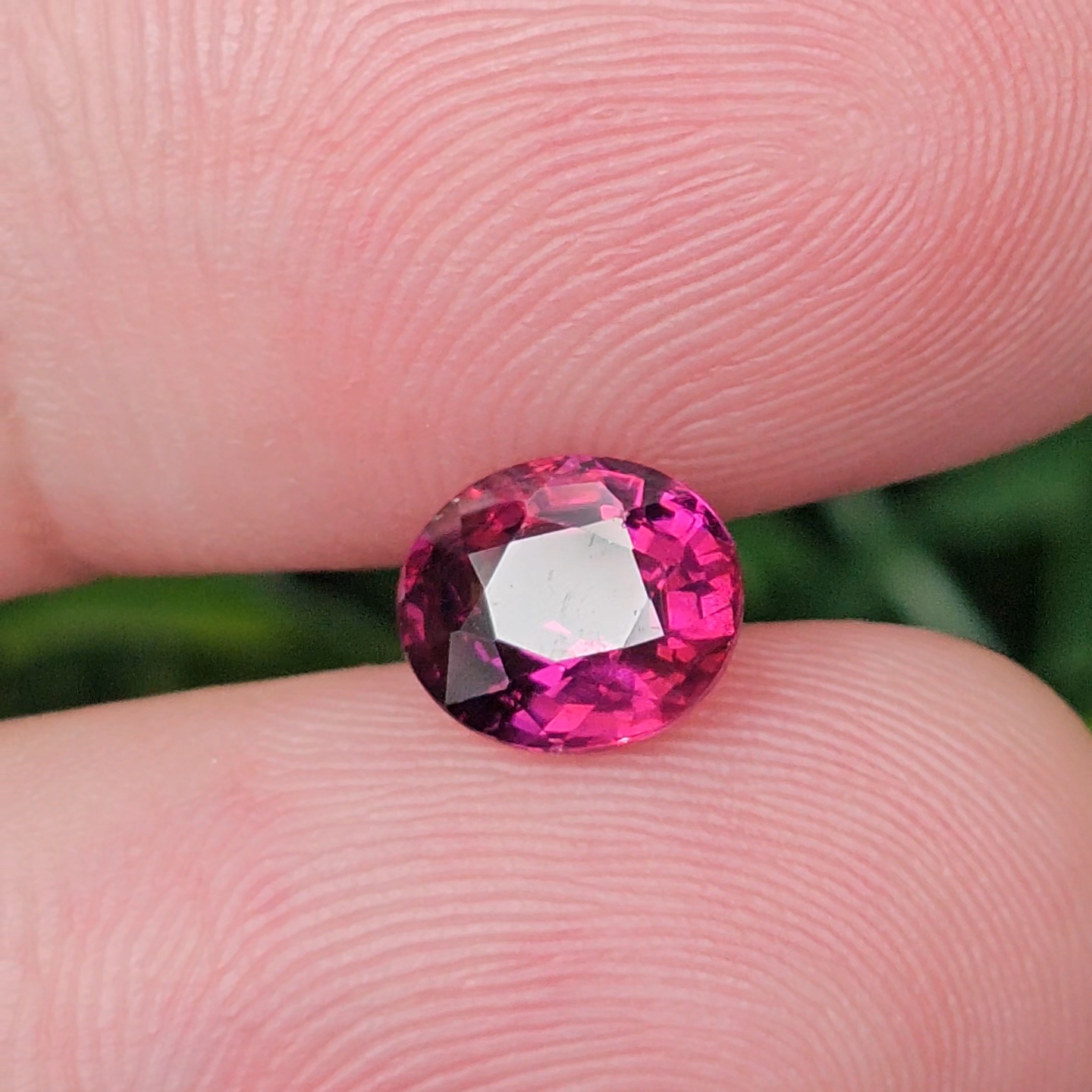 พลอย อุมบาไลต์ การ์เน็ต Umbalite Garnet 1.68 กะรัต (Cts.) ดิบ Unheated พร้อมใบเซอร์ ลอยแท้ อัญมณีมงคลประจําวันเกิด เครื่องประดับพลอย