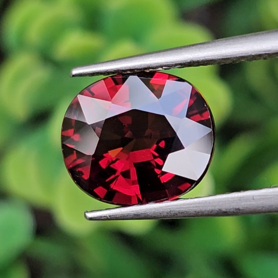 พลอย สปิเนล (Spinel) 1.93 กะรัต (Cts.) ดิบ (Unheated) พลอยแท้ อัญมณีมงคลประจําวันเกิด เครื่องประดับพลอย