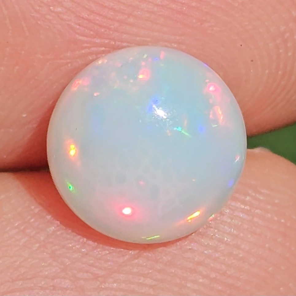 พลอย ไวท์ โอปอล White Opal 2.19 กะรัต (Cts.) พลอยแท้ อัญมณีมงคลประจําวันเกิด เครื่องประดับพลอย