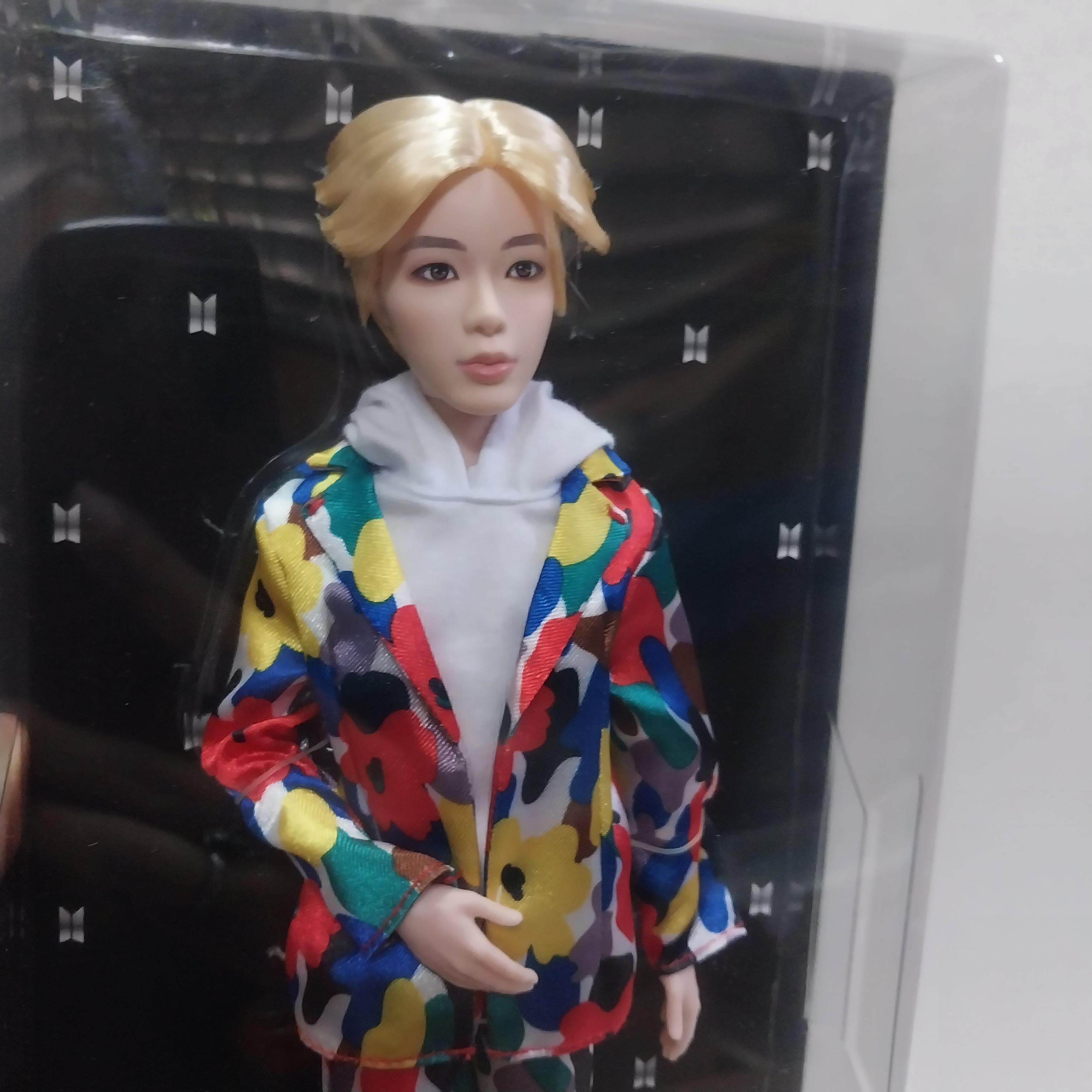 มีหลายภาพ มือ1 กล่องชำรุดบ้าง มีหลายภาพ ตุ๊กตาบอยแบรนด์เกาหลี BTS ของแท้แมทเทล