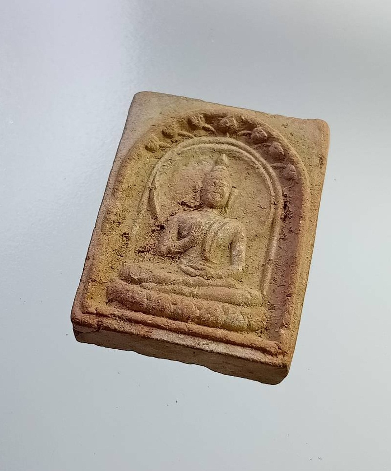 ผ2814 พระสมเด็จปรกโพธิ์ ปางประทานพร เนื้อดิน ไม่ทราบที่ครับ