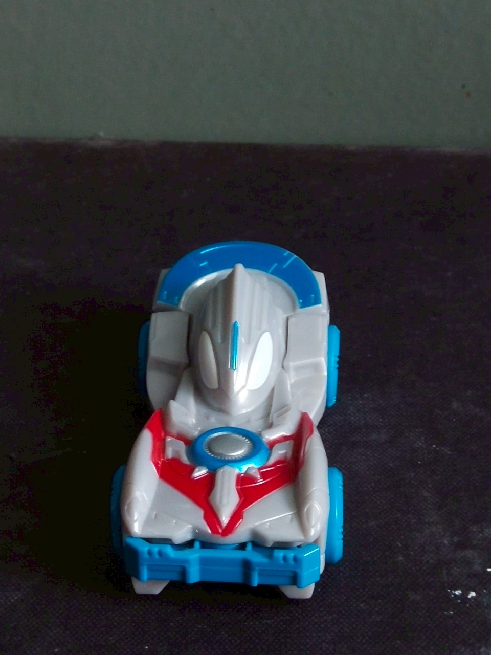 มีหลายภาพ รถแปลงร่างเป็นอุลตร้าแมน