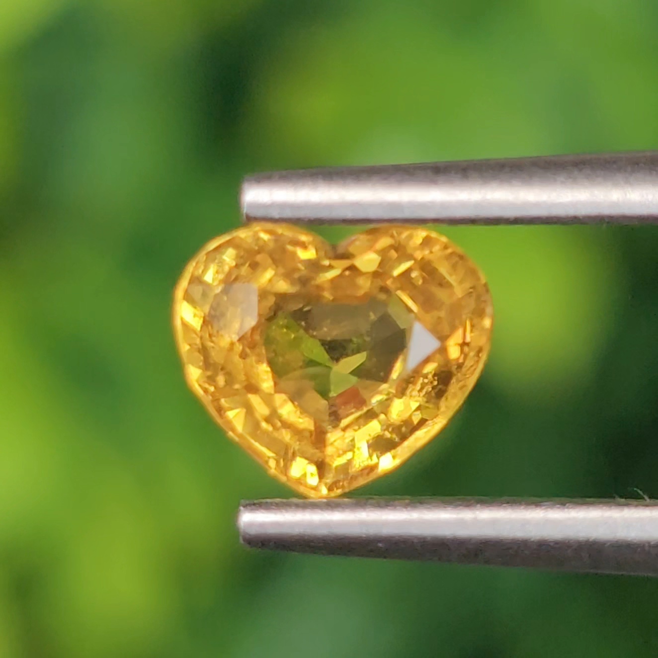 พลอย บุษราคัม yellow sapphire 0.85 กะรัต (Cts.) พลอยแท้ อัญมณีมงคลประจําวันเกิด เครื่องประดับพลอย