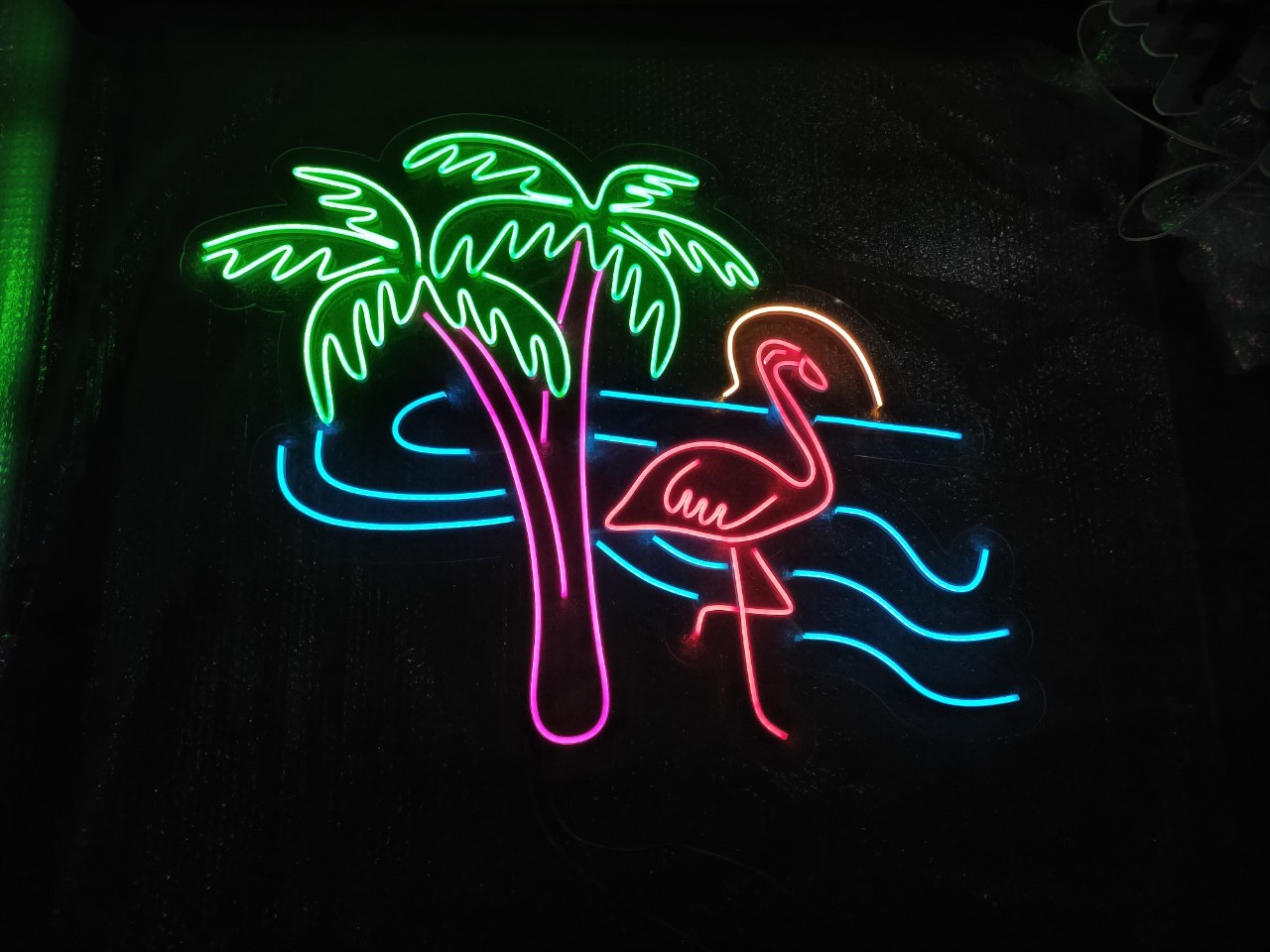 ไฟนีออน เฟค