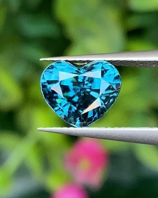 พลอย เพทาย (Zircon) 3.44 กะรัต (Cts.) พลอยแท้ อัญมณีมงคลประจําวันเกิด เครื่องประดับพลอย