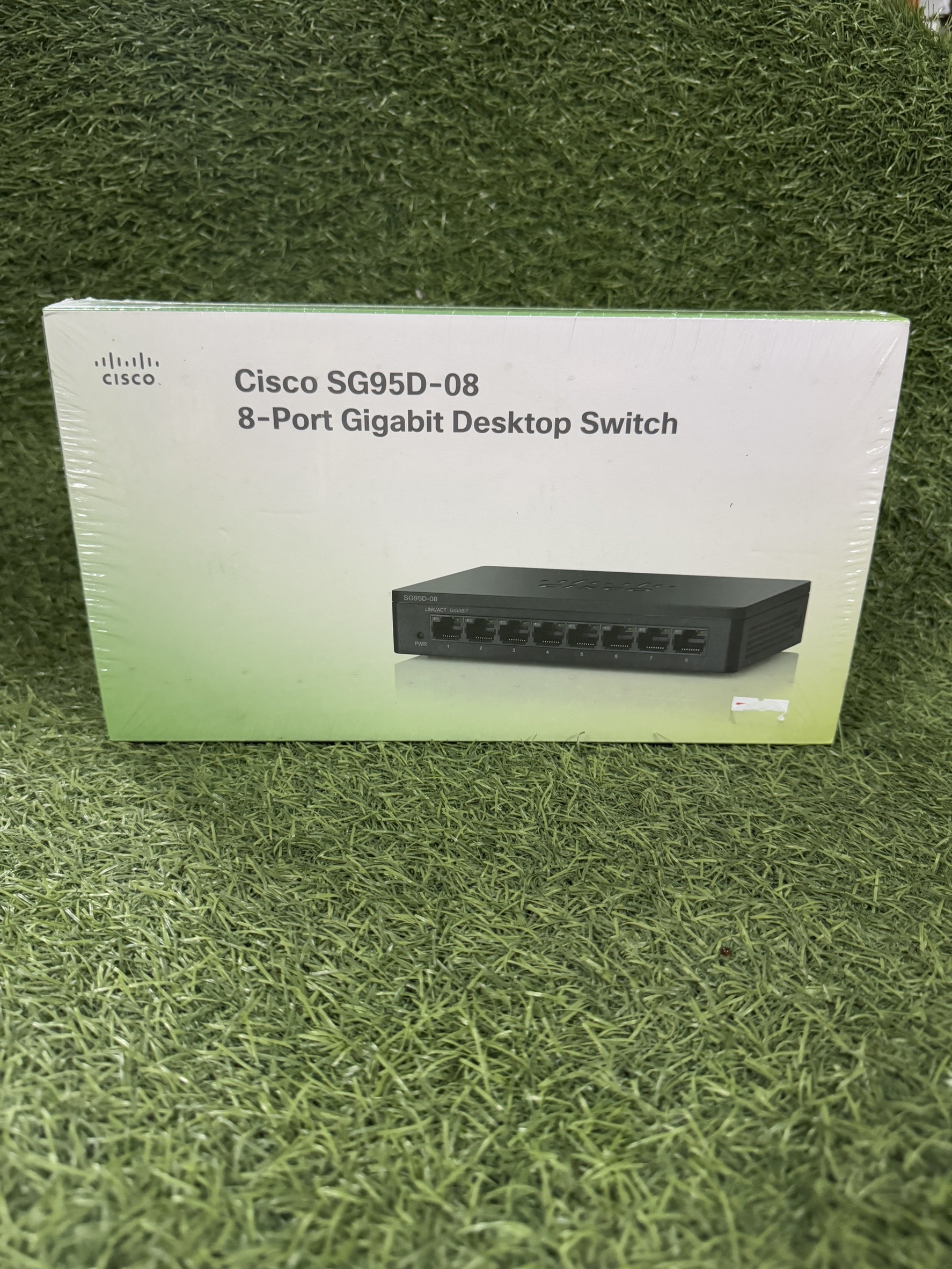 Switch Cisco SG95D-08 8Port + Adapter เป็น Gigabit Switch ความเร็วสูง เหมาะสำหรับบ้านพักอาศัย รองรับ LAN 100/1000Mbps ****ของใหม่