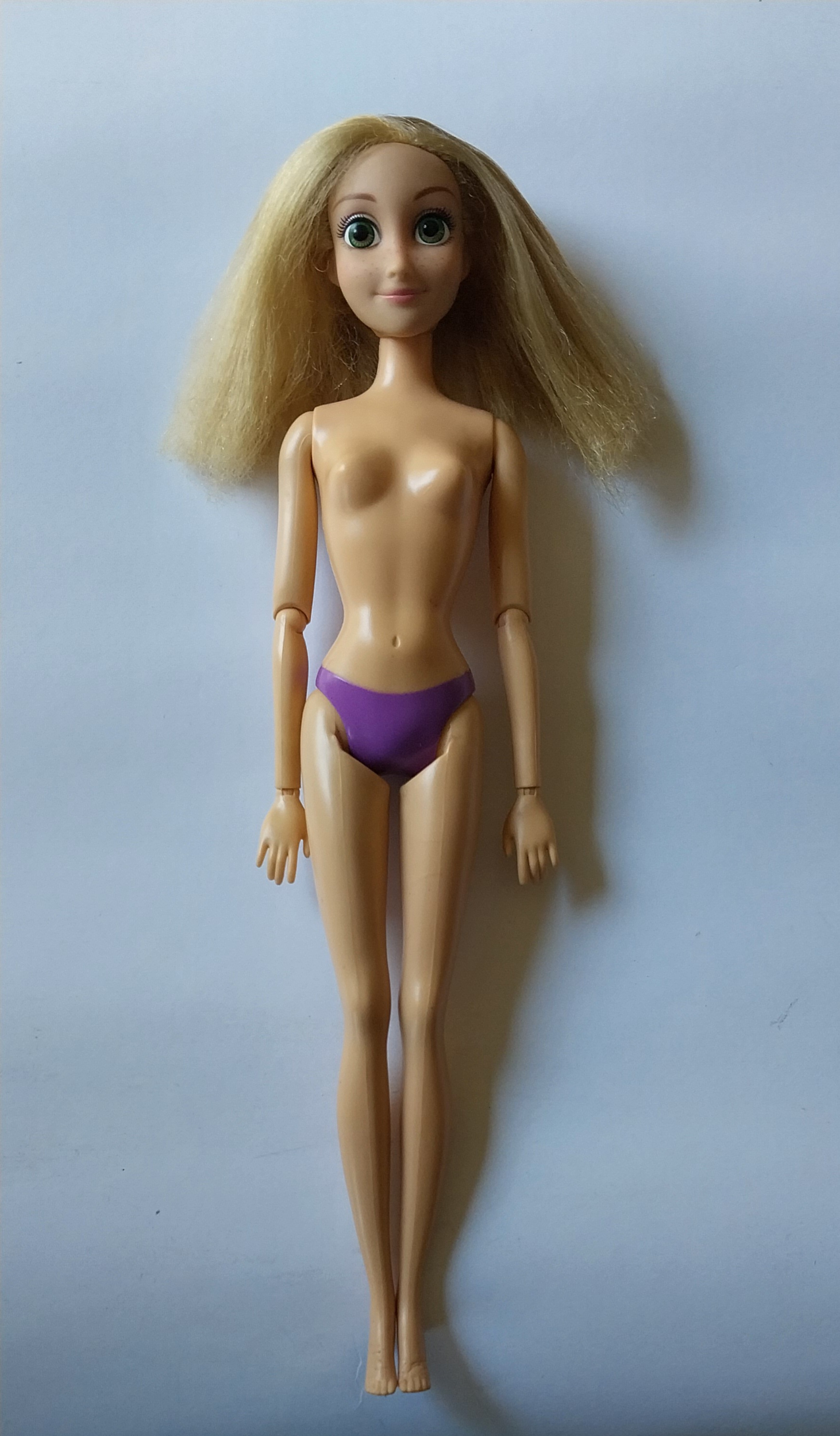 มือ2 มีหลายภาพ,ตุ๊กตา #เจ้าหญิงราพันเซล #ราปุนเซลแขนข้อต่อ ขายางพับงอได้ จาก ดิสนีย์สโตร์ **ตำหนิที่เท้า ตามภาพ ไม่มีส่วนใดหลวม แถมชุด รองเท้า มงกุฏ