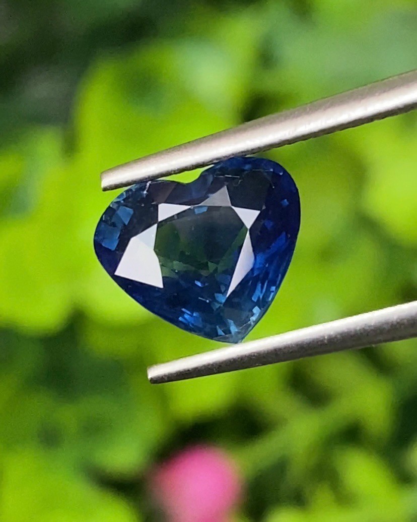 พลอย ไพลิน (Blue Sapphire) 3.03 กะรัต (Cts.) พลอยแท้ อัญมณีมงคลประจําวันเกิด เครื่องประดับพลอย