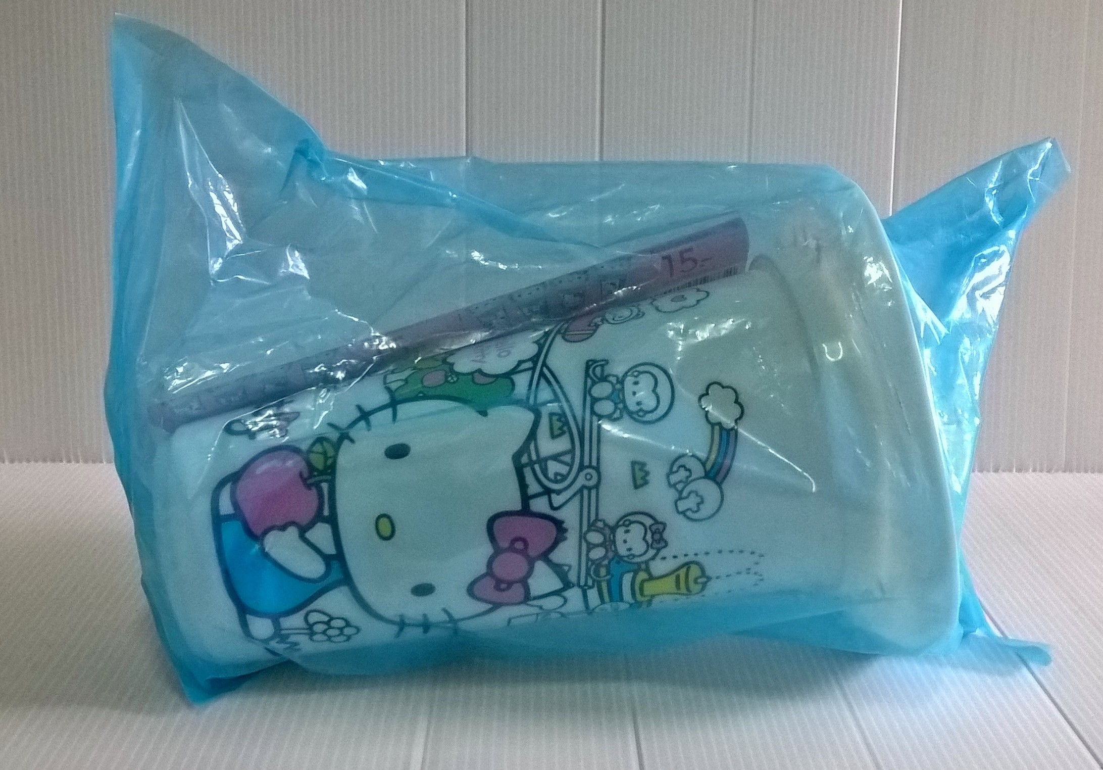 แก้วน้ำคิตตี้สีขาวพร้อมจานรอง ของสะสมจาก7-11 Hello Kitty, Sanrio