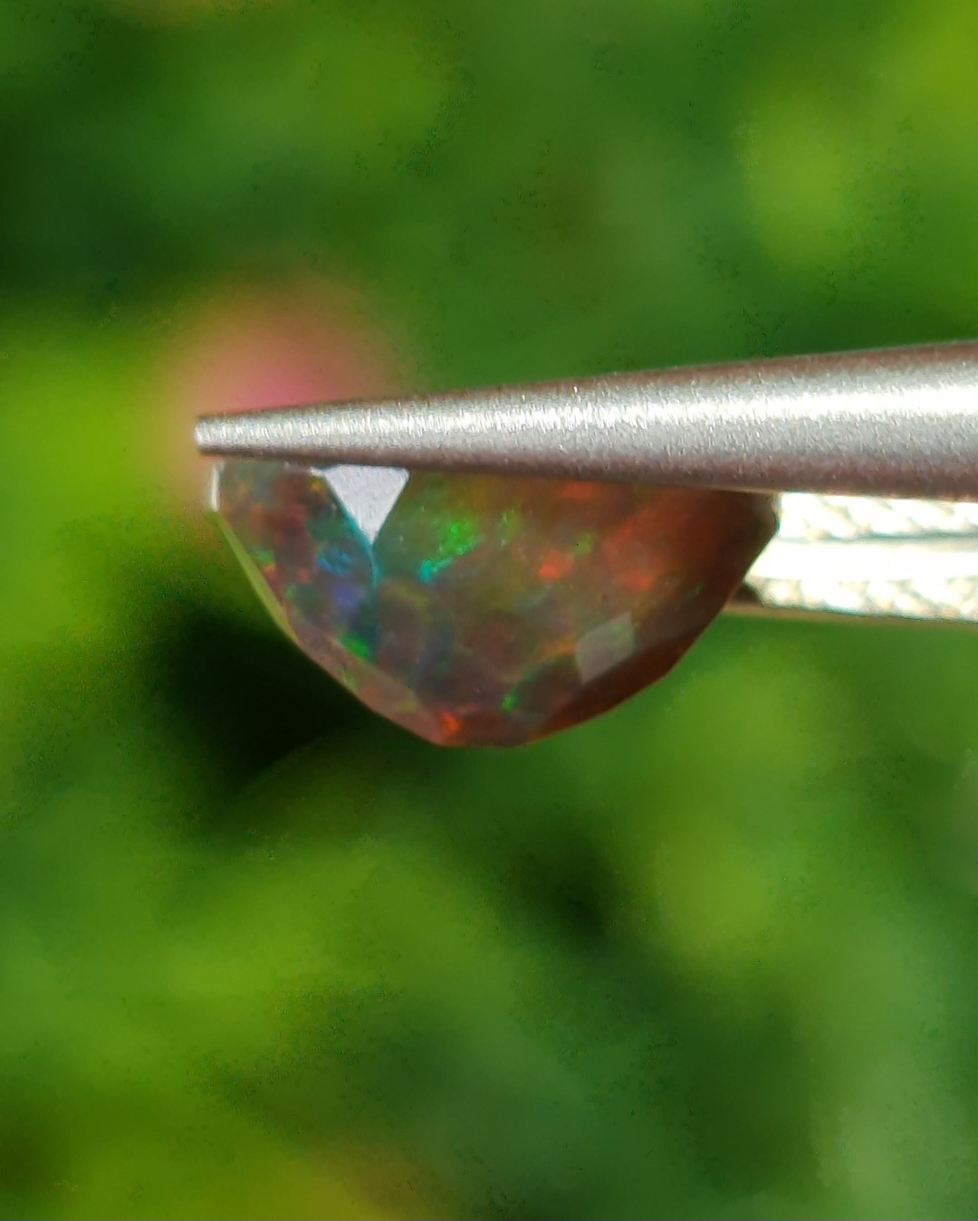 พลอย แบล็ก โอปอล Black Opal 1.46 กะรัต (Cts.) พลอยแท้ อัญมณีมงคลประจําวันเกิด เครื่องประดับพลอย