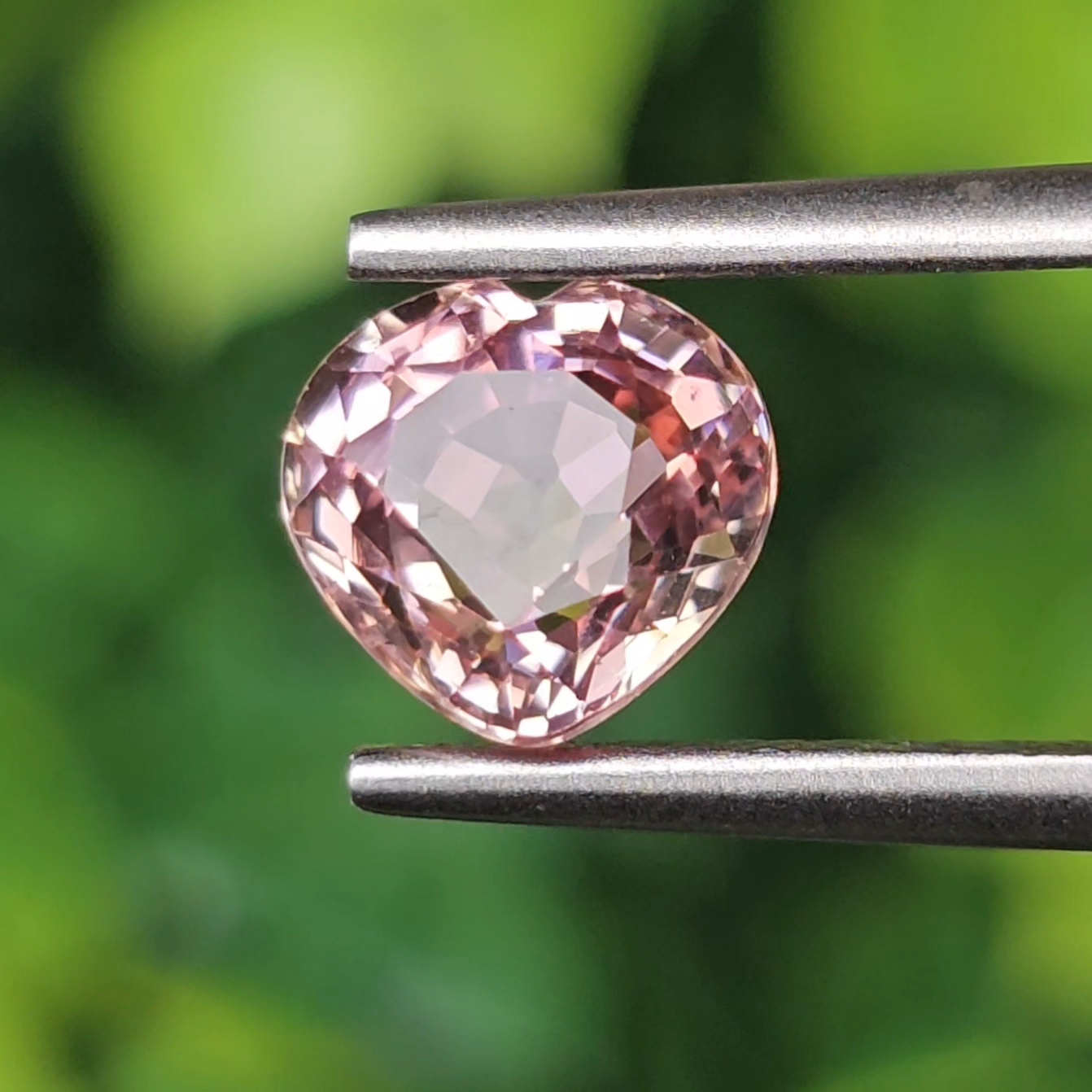 พลอย ชมพู ทัวร์มารีน ( Pink Tourmaline) 1.52 กะรัต (Cts.) อัญมณีมงคลประจําวันเกิด เครื่องประดับพลอย