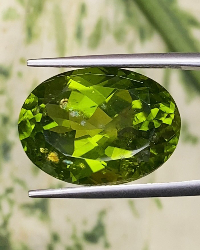 พลอย เพอริดอต Peridot 14.30 กะรัต (Cts.) *พิเศษ ประกายใบบัว Lily pad * พลอยแท้ อัญมณีมงคลประจําวันเกิด เครื่องประดับพลอย