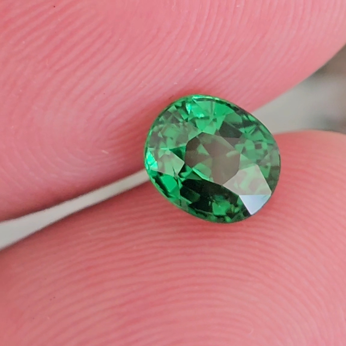 พลอย ซาโวไรท์ Tsavorite Garnet 1.24 กะรัต (Cts.) ดิบ Unheated พร้อมใบเซอร์ อัญมณีมงคลประจําวันเกิด เครื่องประดับพลอย
