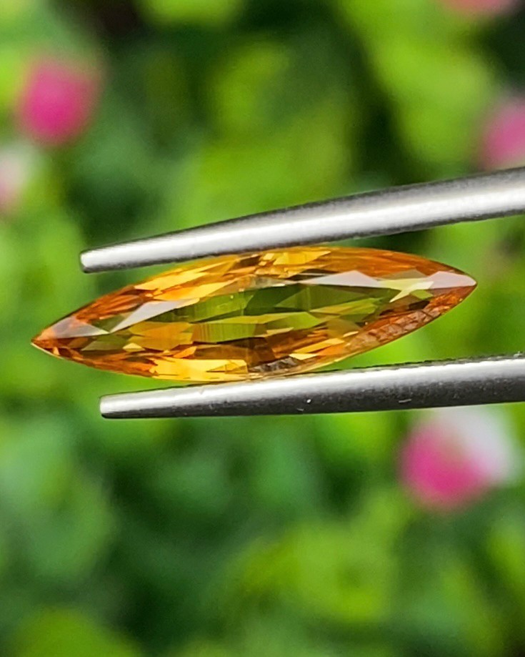 พลอย บุษราคัม yellow sapphire 1.69 กะรัต (Cts.) พลอยแท้ อัญมณีมงคลประจําวันเกิด เครื่องประดับพลอย