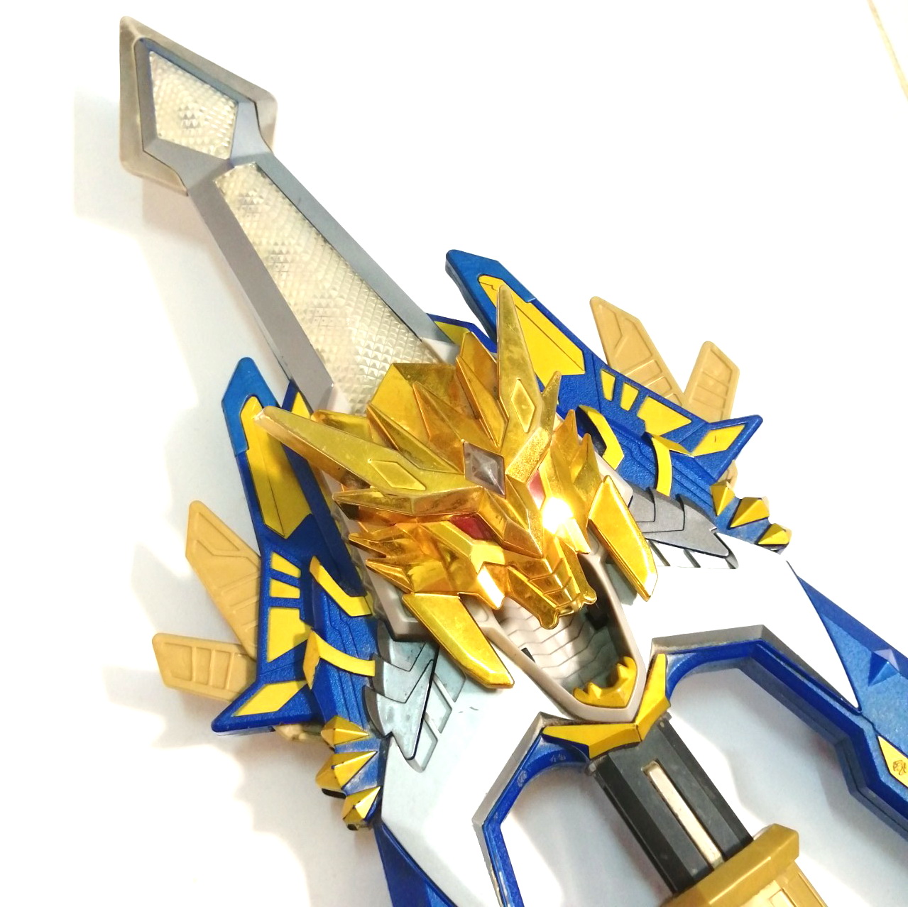 ดาบแปลงร่าง ของริวเคนโด ขนาดตามรูป ***ไม่มี ริวเคนคีย์ ไม่เช็คระบบ ฝาลังถ่านมีข้างเดียว มีรอยบ้าง ขายตามสภาพ พิจารณาก่อนซื้อ