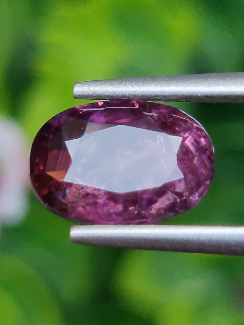 พลอย เพอเพิล แซฟไฟร์ สีม่วง Purple Sapphire ดิบ (Unheated) 2.05 กะรัต (Cts.) พร้อมใบเซอร์ พลอยแท้ อัญมณีมงคลประจําวันเกิด เครื่องประดับพลอย