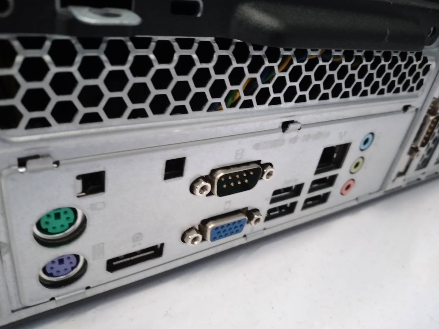 Lenovo ThinkCentre M700 CPU i3-6100 Ram 8 GB