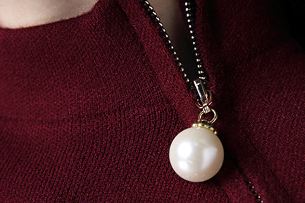 เดรสคอปีน ผ่าซิปแต่งมุก ผ้าไหมพรมวูลหนานุ่มถักลายสวย (12168B)