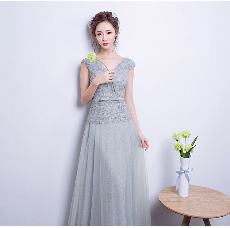 พร้อมส่ง ชุดราตรียาว แขนกุด สีเทา สวยหรูด้วยลูกไม้ลายดอกกุหลาบ เนื้อผ้าเล่นแสงไฟ กระโปรงทิ้งตัว โบว์คาดเอว (ซิปหลัง)