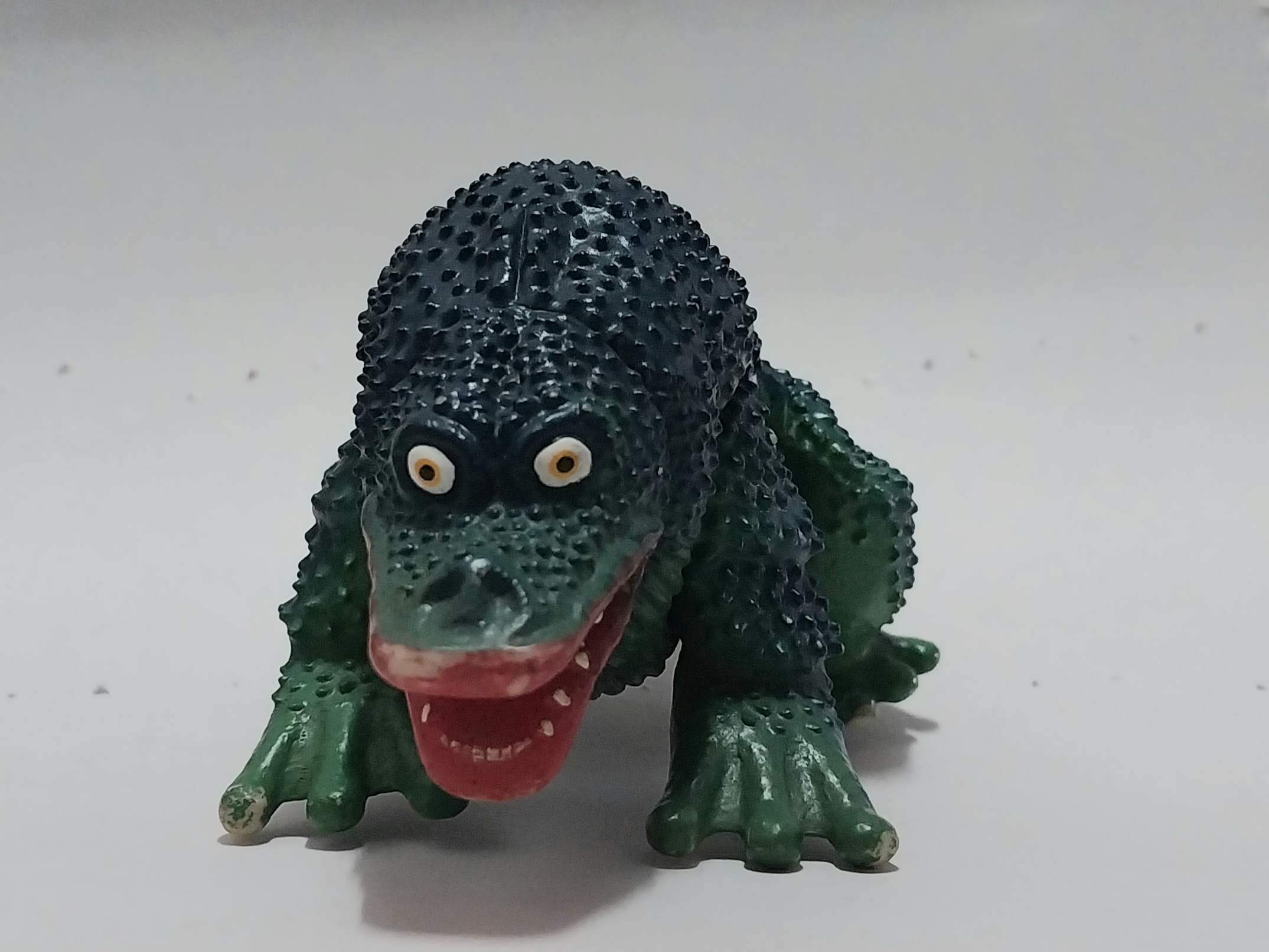 มือ2,ซอฟแข็ง มีรอยสีลอก โปรดดูทุกภาพ,ไม่มีตราปั๊ม ขยับขาได้ , 6นิ้้ว ตามรูป สัตว์ประหลาด กามาคุจิร่า จากอุลตร้าแมน