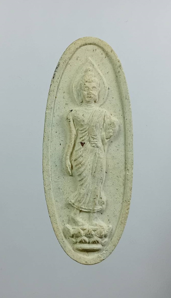ผ3573 พระลีลาเนื้อผง หลังยันต์ ปี2543 ไม่ทราบที่