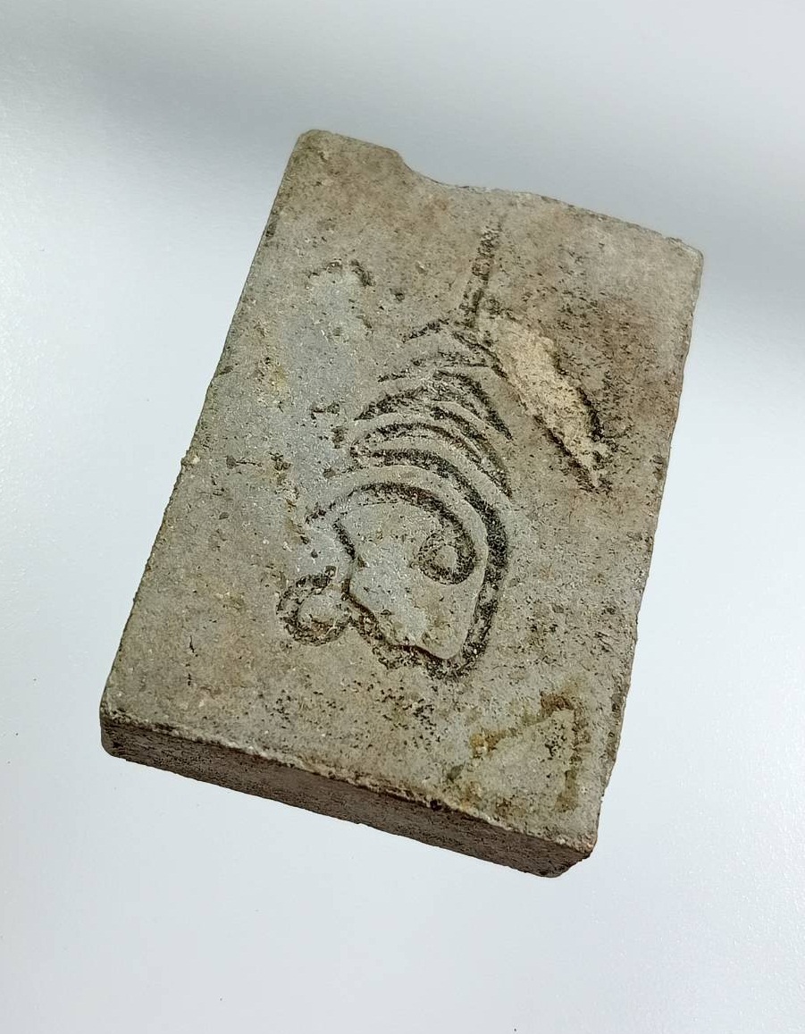 ผ3189 หลวงปู่ทวด วัดช้างให้ พิมพ์กลักไม้ขีด เนื้อผงใบลาน หลังยันต์