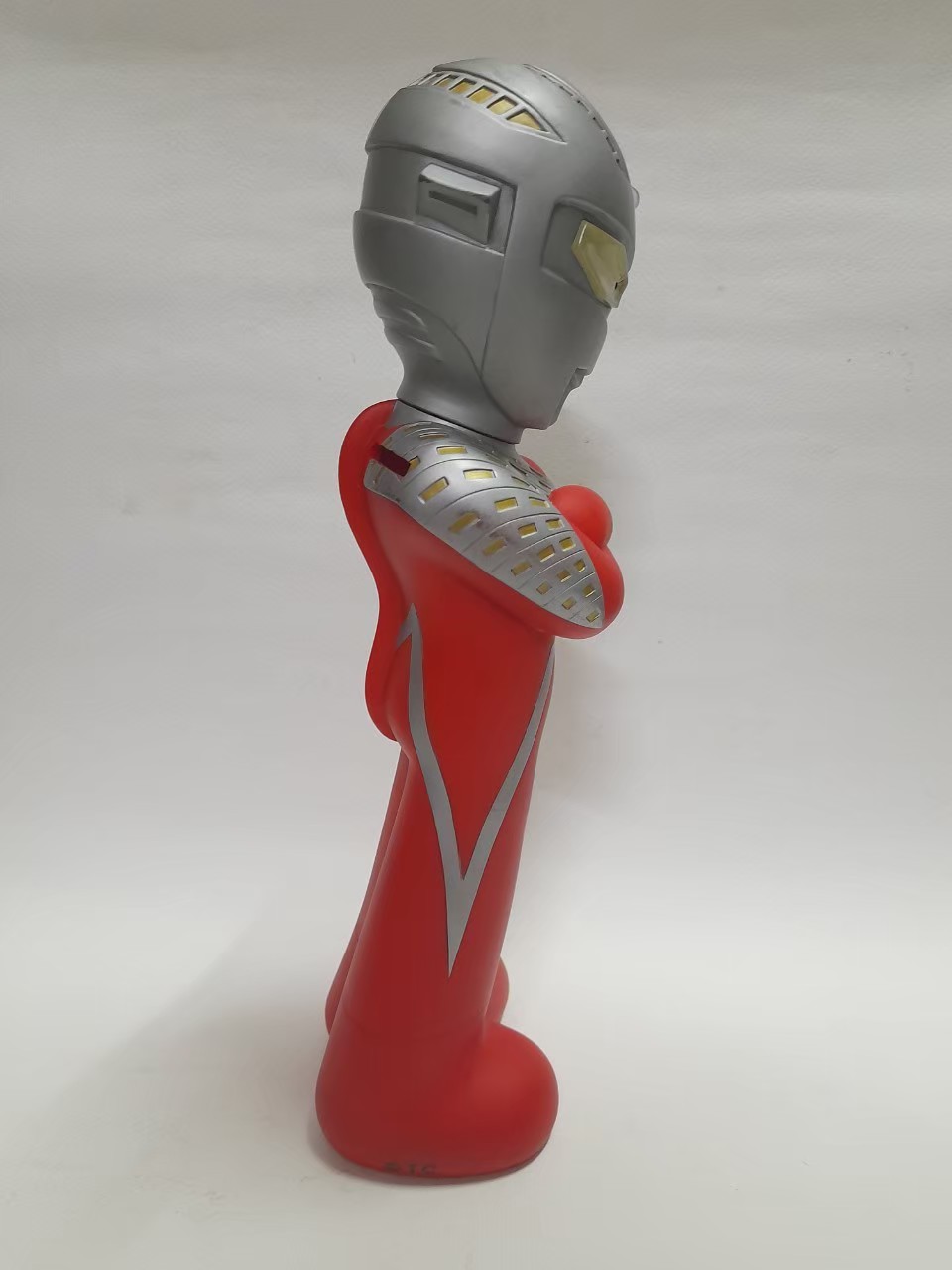 ฟิกเกอร์ อุลตร้าเซเว่น พรีเมี่ยมปั๊มน้ำมันEsso มีฝาปิด มีตัวปั๊ม งานแท้ ***ขาดไอสลักเกอร์ ขนาดตามรูป มือสองสภาพดี