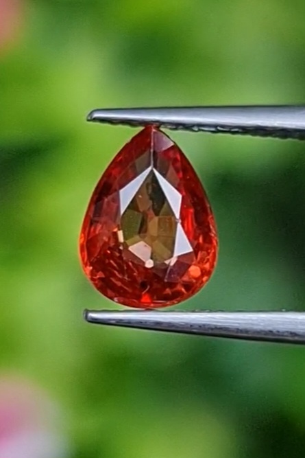 พลอย ชมพู ส้ม Pink Orange Sapphire 1.01 กะรัต (Cts.) พลอยแท้ อัญมณีมงคลประจําวันเกิด เครื่องประดับพลอย