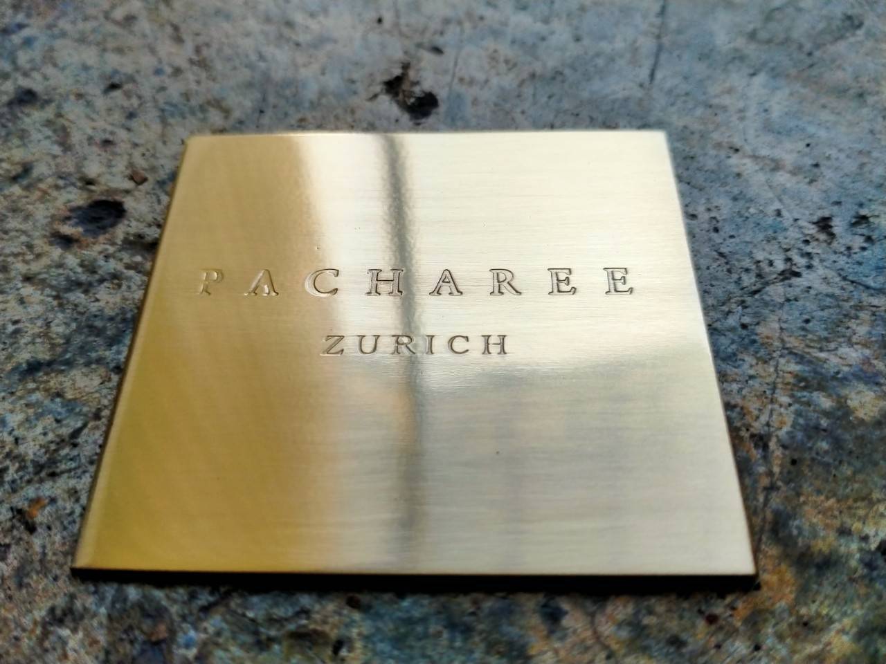 ป้ายสแตนเลสหน้าทองกัดกรด