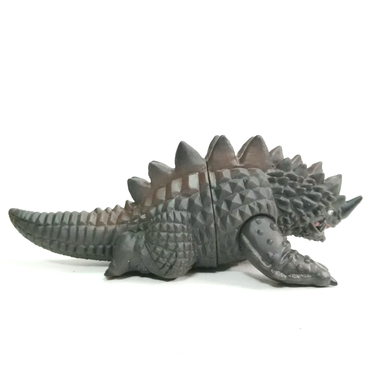 ซอฟ 4 นิ้ว สัตว์ประหลาด มะกุร่า จากอุลตร้าแมนคนแรก สภาพดี มีรอยบ้าง ค่อนข้างหายาก