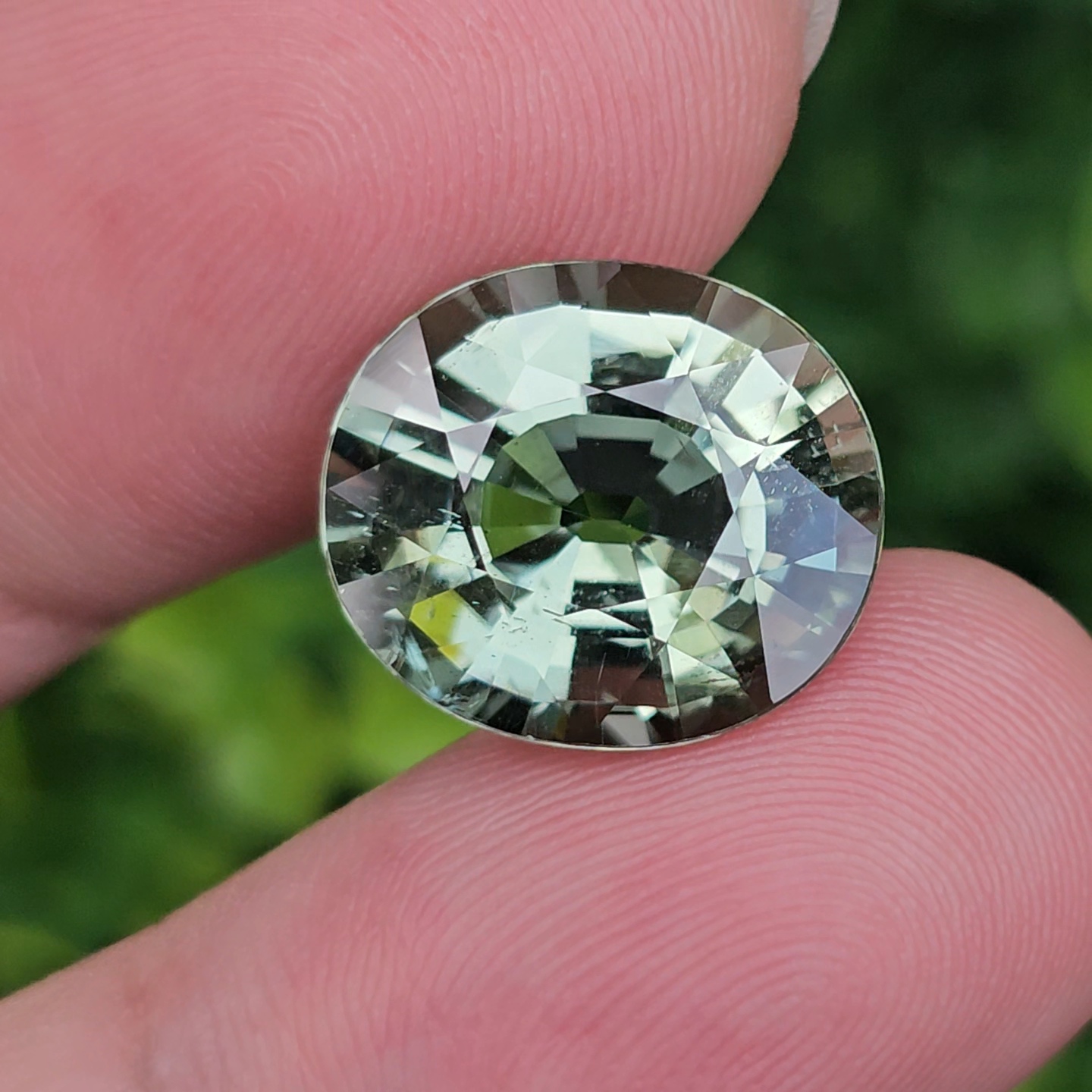พลอย กรีน ทัวร์มารีน (Green Tourmaline) 11.72 กะรัต (Cts.) อัญมณีมงคลประจําวันเกิด เครื่องประดับพลอย