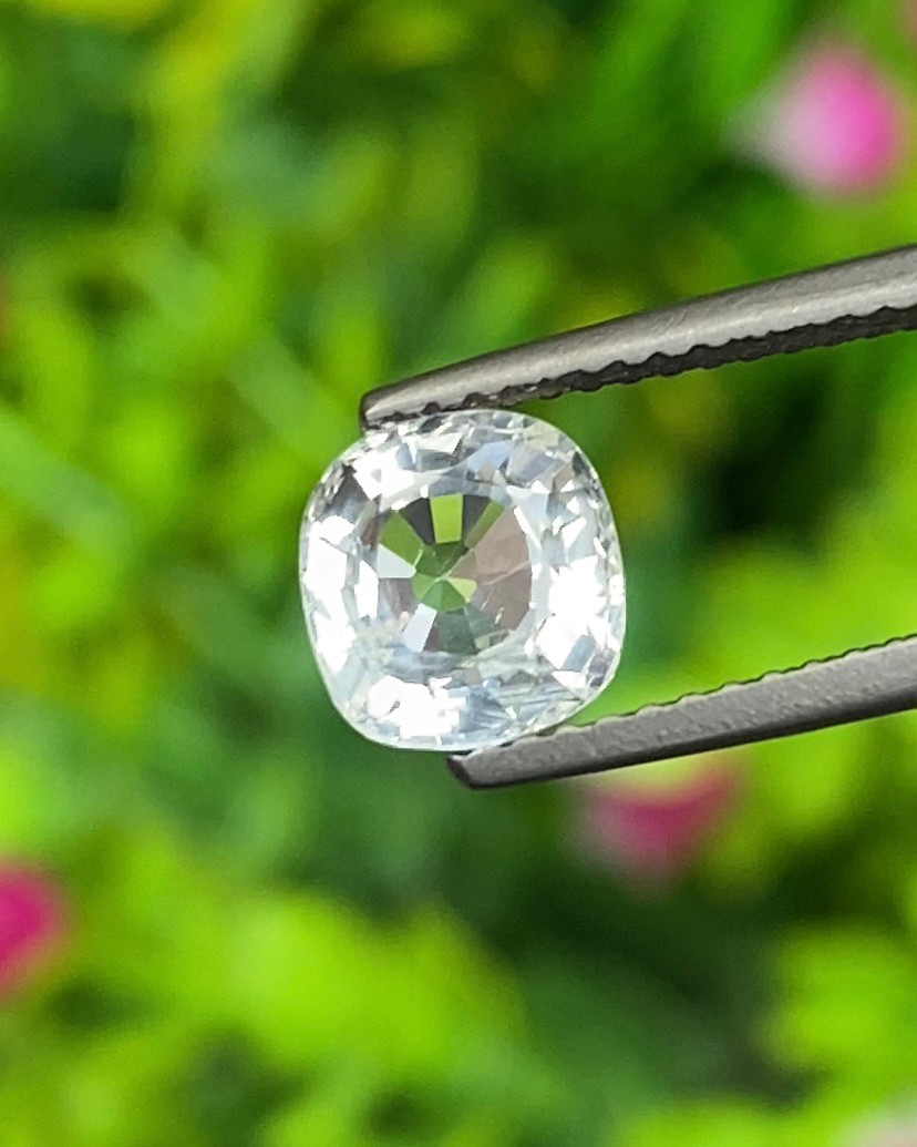 พลอย ขาว ไวท์ แซฟไฟร์ White Sapphire 1.81 กะรัต ดิบ Unheated พลอยแท้ อัญมณีมงคลประจําวันเกิด เครื่องประดับพลอย