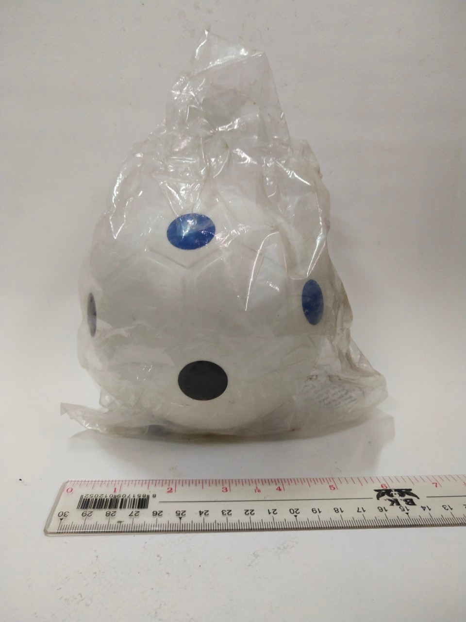 ลูกบอลพลาสติกโปร่ง งานเก่าหายากแล้ว ไซส์เล็ก ขนาดตามรูป มีสองสี มือหนึ่งยังอยู่ในถุงพลาสติกไม่เคยแกะเล่น