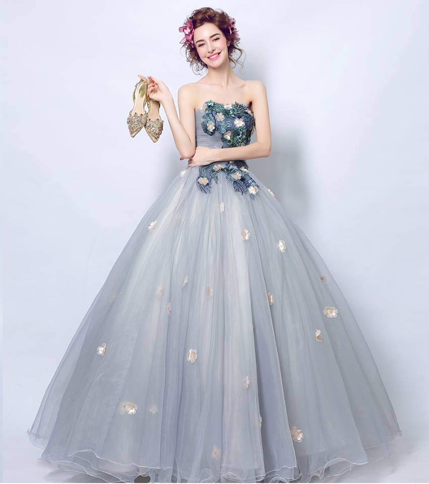 Pre-order ชุดแฟนซี ชุดราตรียาว เกาะอก สีน้ำเงิน แต่งดอกช่วงอกและเอว กระโปรงพองสวย สไตล์เจ้าหญิง