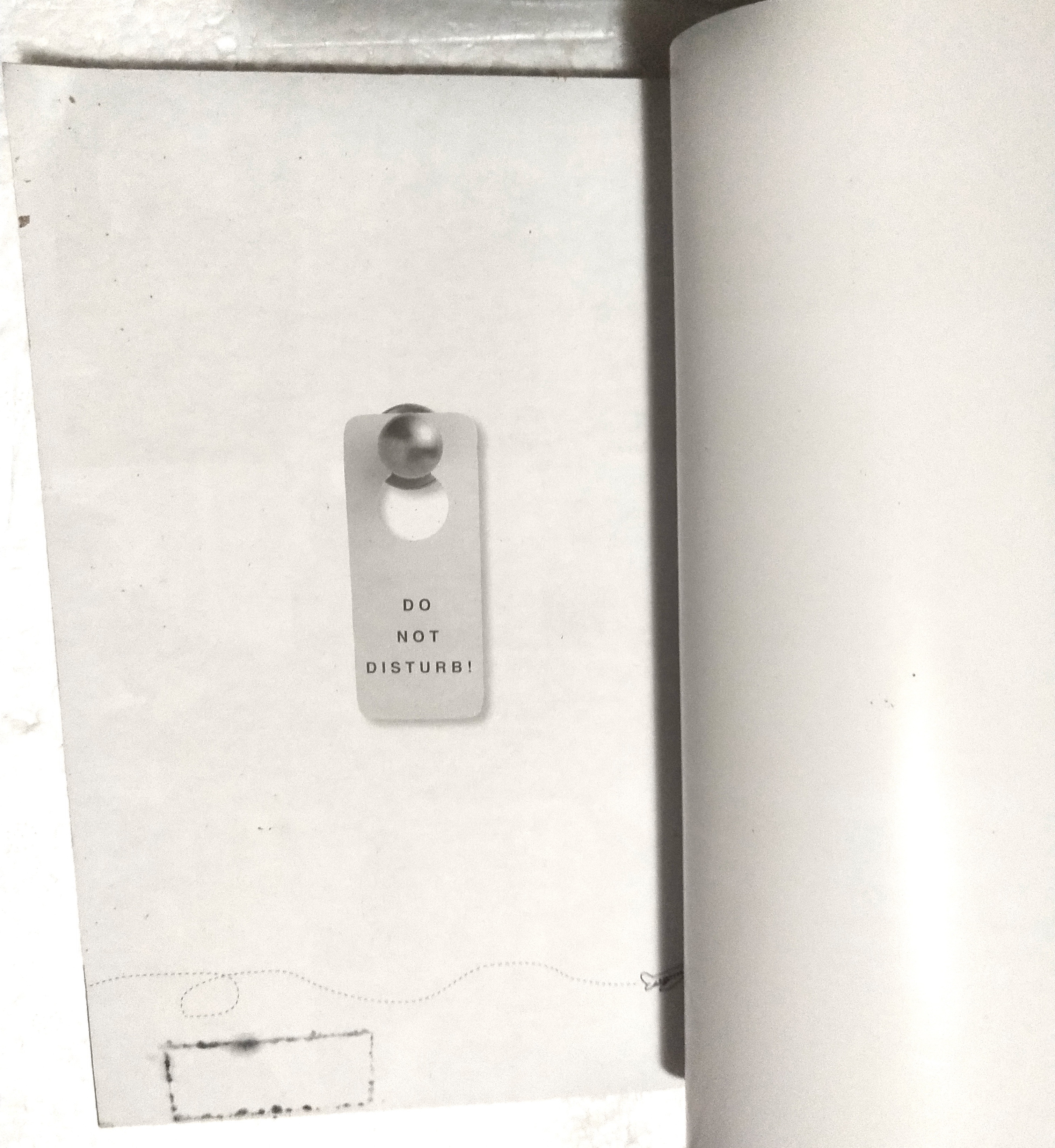 หนังสือชีวิตหลังการปฏิวัติของอดีตนายกรัฐมนตรี ทักษิณ ชินวัตร ***มีตำหนิตามภาพ "ทักษิณ WHERE ARE YOU" โดย สุณิสา เลิศภควัต พิมพ์ครั้งแรก สิงหาคม 2550