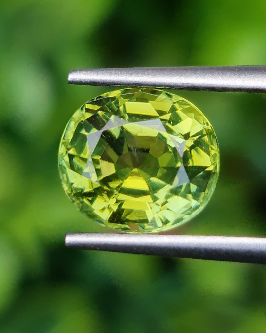 พลอย กรีน ทัวร์มารีน (Green Tourmaline) 2.68 กะรัต (Cts.) อัญมณีมงคลประจําวันเกิด เครื่องประดับพลอย