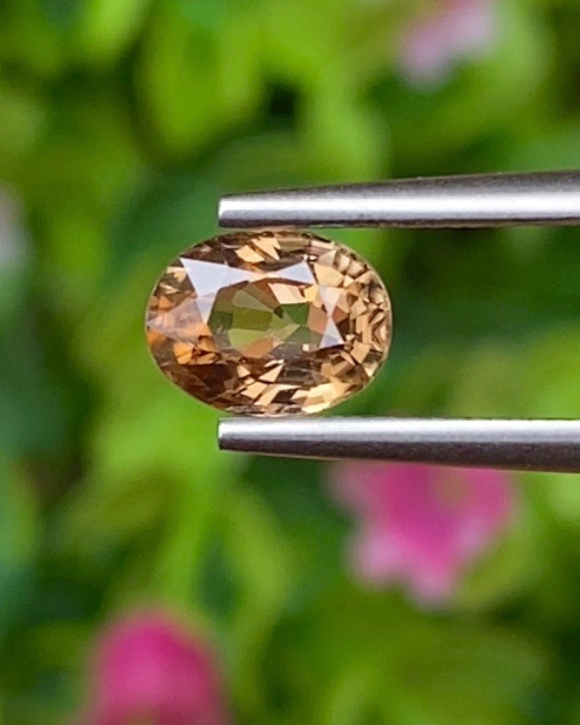 พลอย เพทาย (Zircon) 1.20 กะรัต (Cts.) พลอยแท้ อัญมณีมงคลประจําวันเกิด เครื่องประดับพลอย