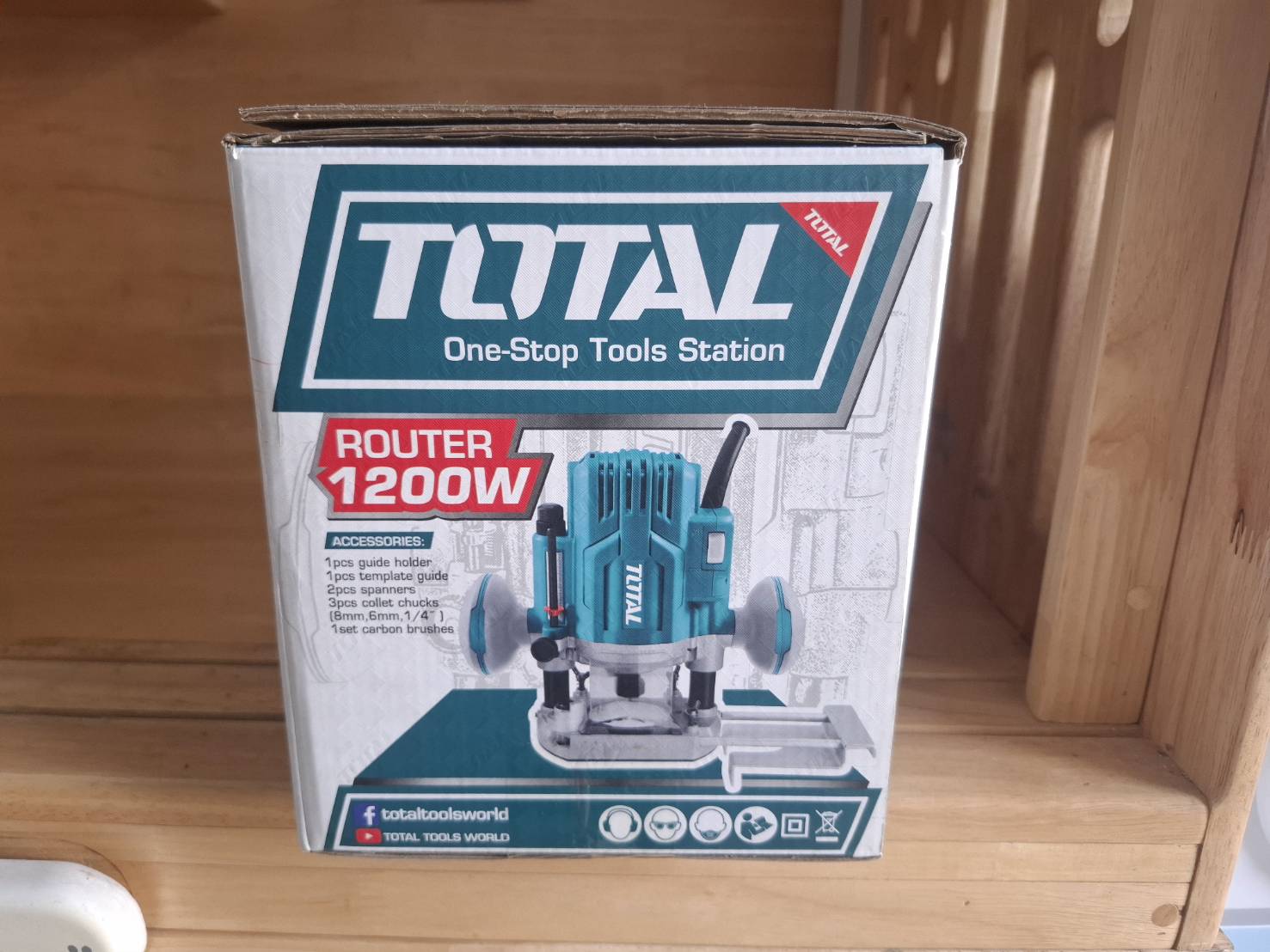 Total เราเตอร์ไฟฟ้า 1200 วัตต์ รุ่น TR-110816 TR