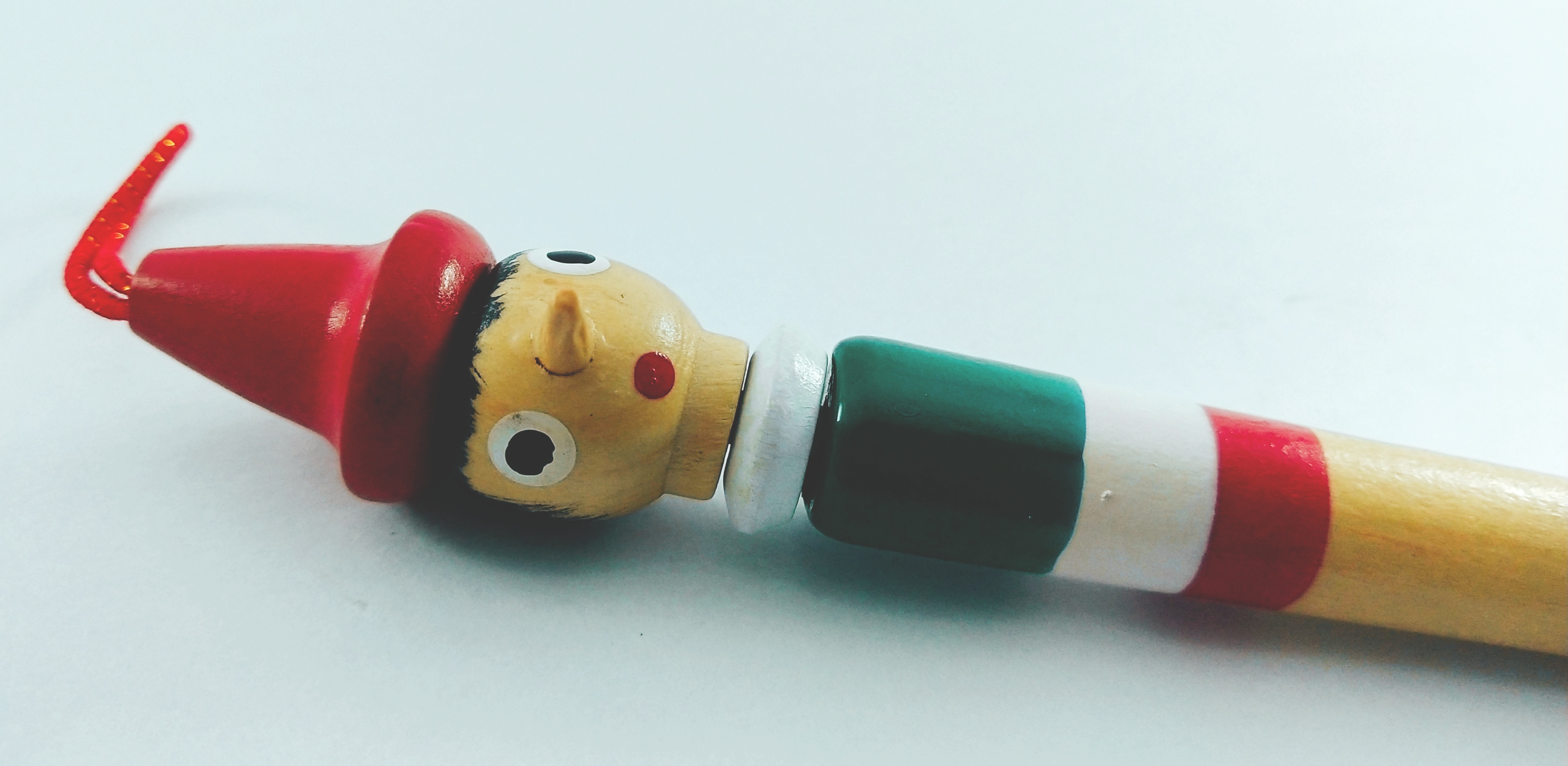 ของสะสมงานไม้น่ารัก ปากกาแท่งกลม หัวพิน๊อคคิโอ Wooden Pen with Pinocchio head on top